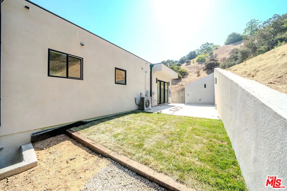 2882 El Roble Drive Los Angeles, CA 90041