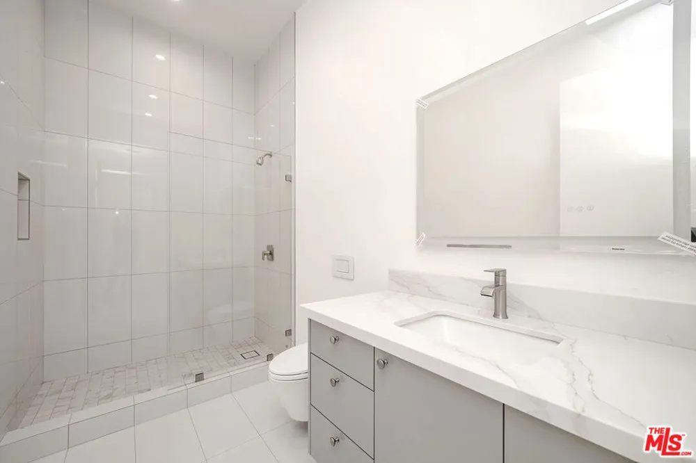 2882 El Roble Drive Los Angeles, CA 90041