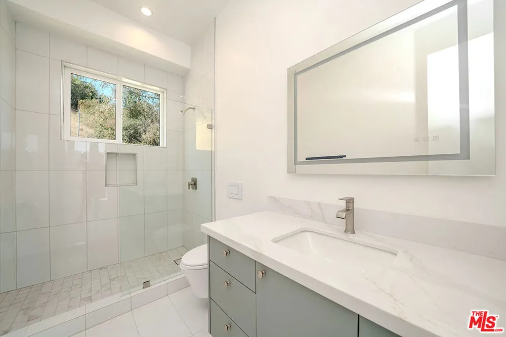 2882 El Roble Drive Los Angeles, CA 90041