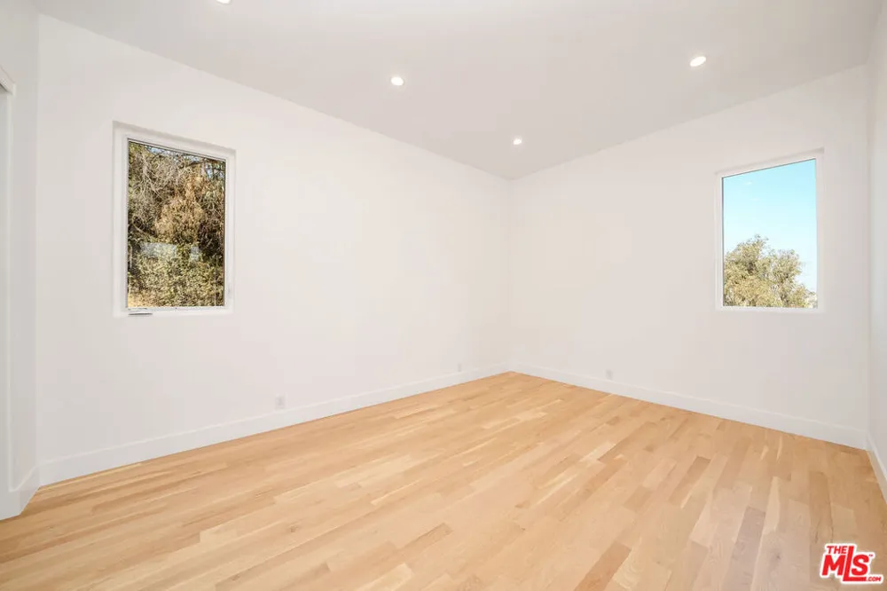 2882 El Roble Drive Los Angeles, CA 90041