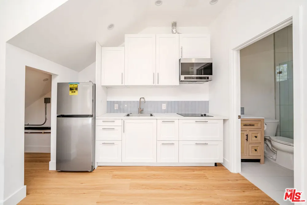 2882 El Roble Drive Los Angeles, CA 90041
