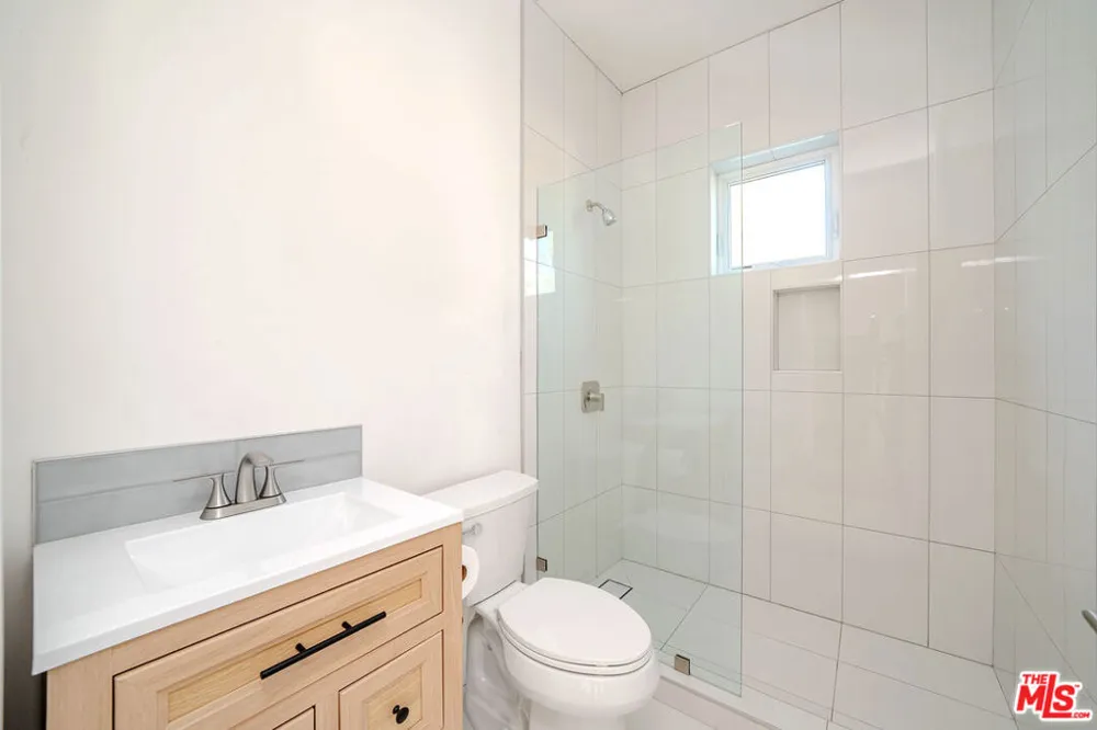 2882 El Roble Drive Los Angeles, CA 90041