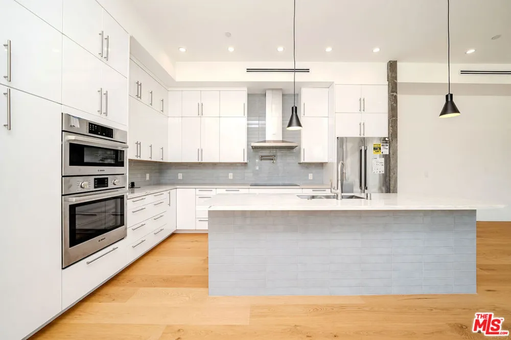 2882 El Roble Drive Los Angeles, CA 90041
