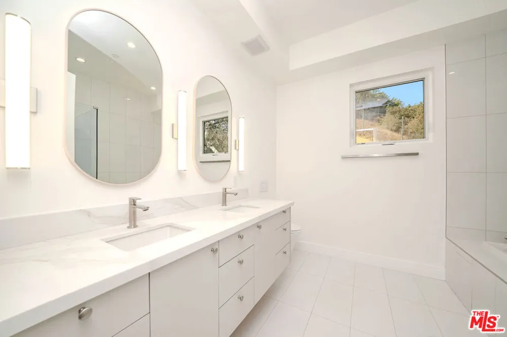2882 El Roble Drive Los Angeles, CA 90041