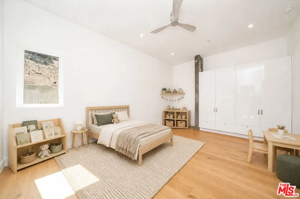 2882 El Roble Drive Los Angeles, CA 90041