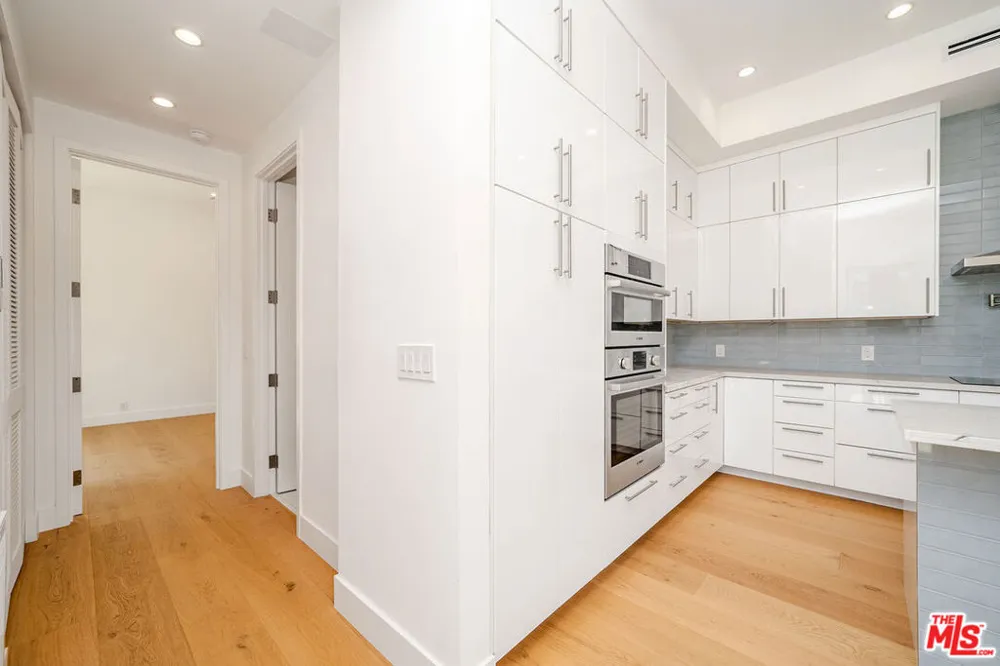 2882 El Roble Drive Los Angeles, CA 90041
