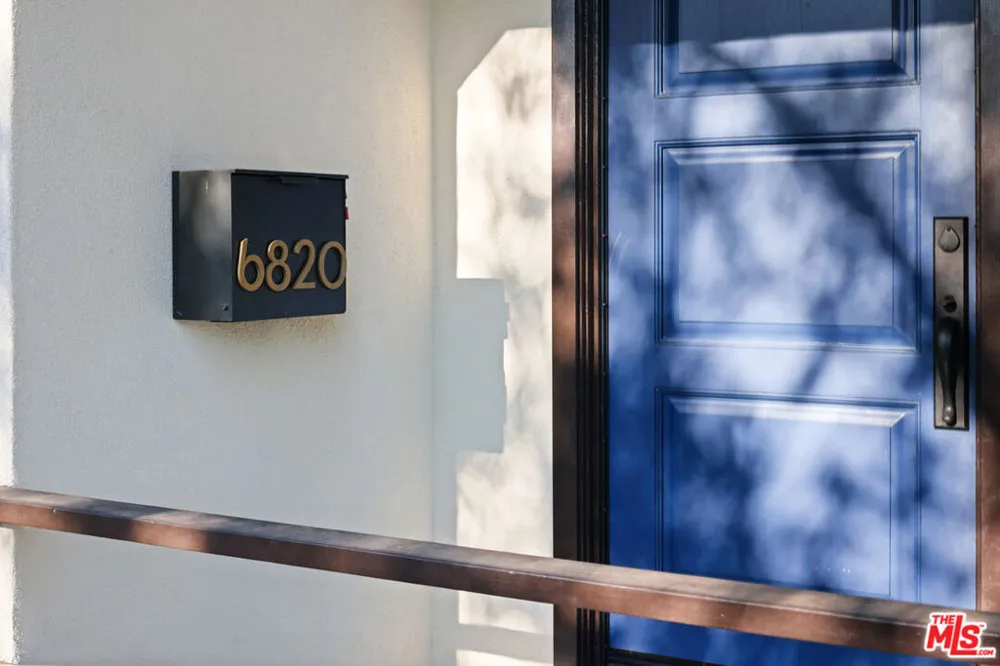 6820 Texhoma Avenue Lake Balboa, CA 91406