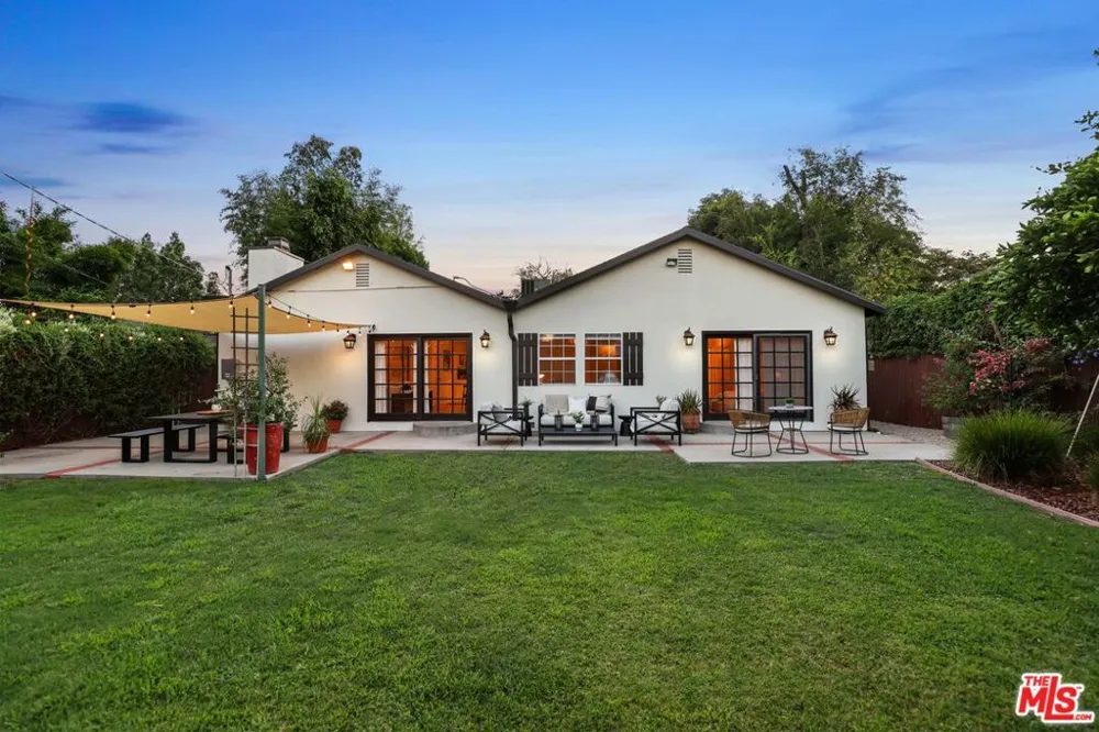 6820 Texhoma Avenue Lake Balboa, CA 91406