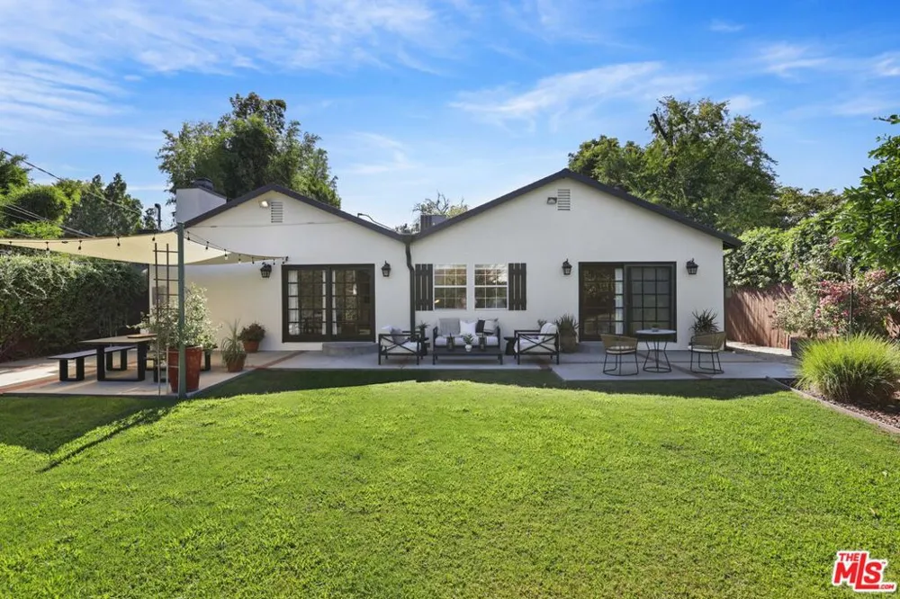 6820 Texhoma Avenue Lake Balboa, CA 91406