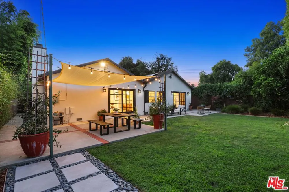 6820 Texhoma Avenue Lake Balboa, CA 91406