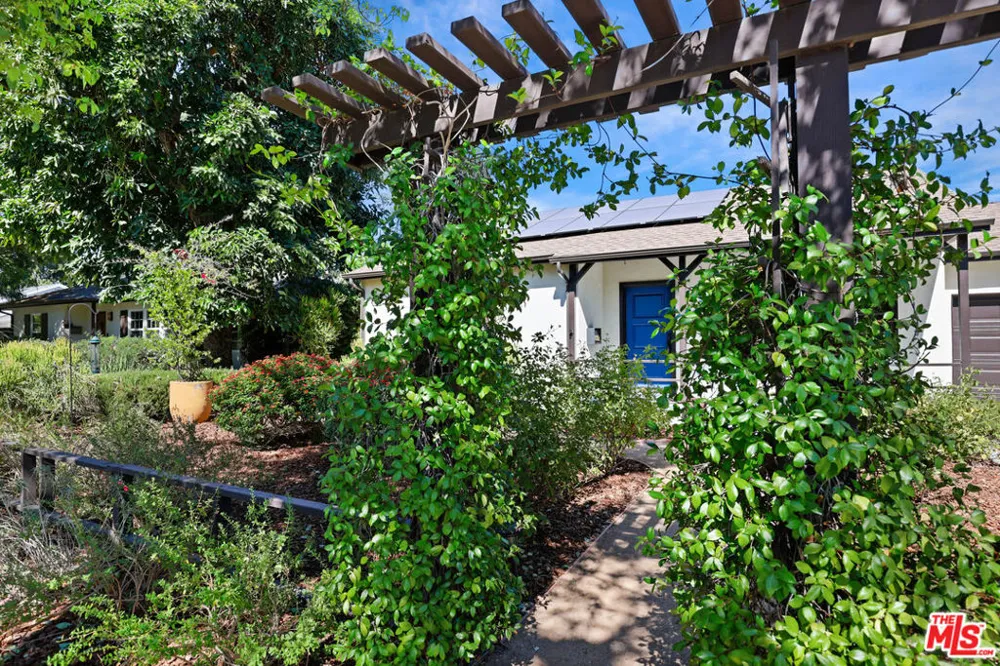 6820 Texhoma Avenue Lake Balboa, CA 91406