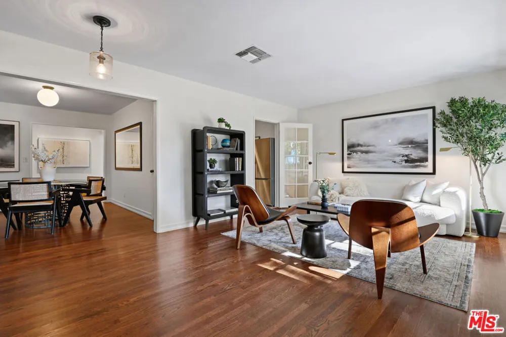 6820 Texhoma Avenue Lake Balboa, CA 91406