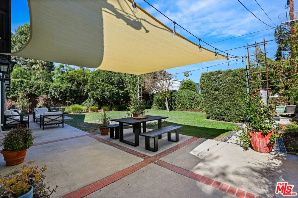 6820 Texhoma Avenue Lake Balboa, CA 91406