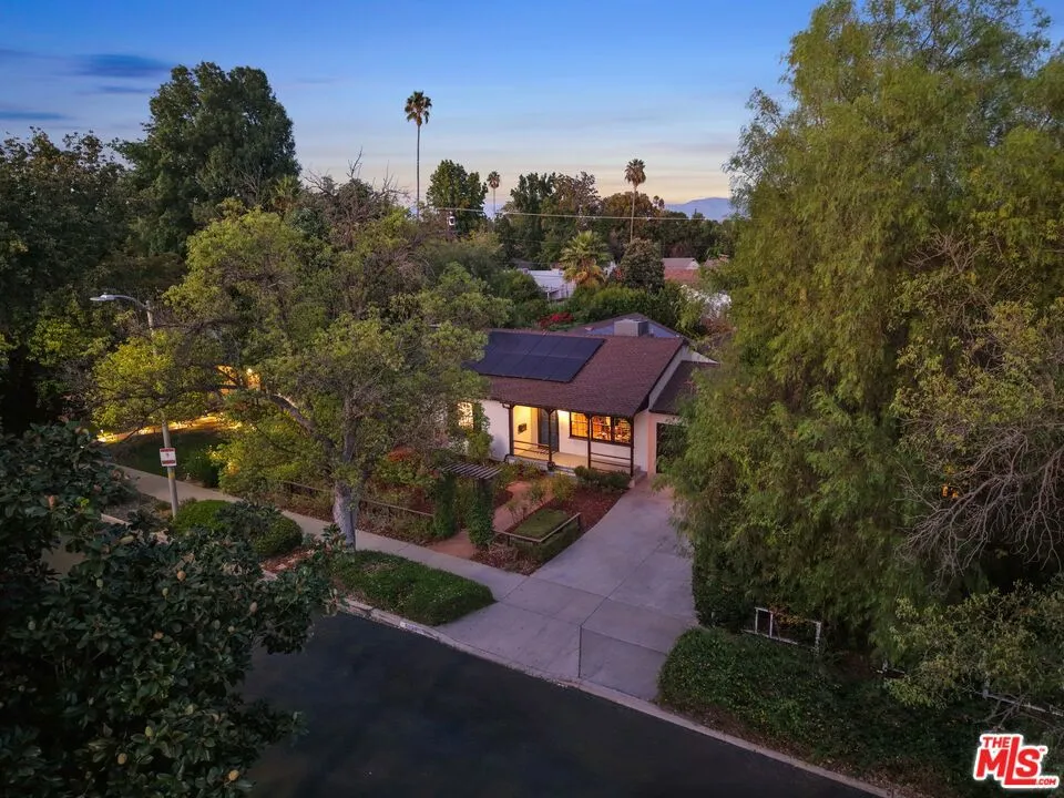 6820 Texhoma Avenue Lake Balboa, CA 91406