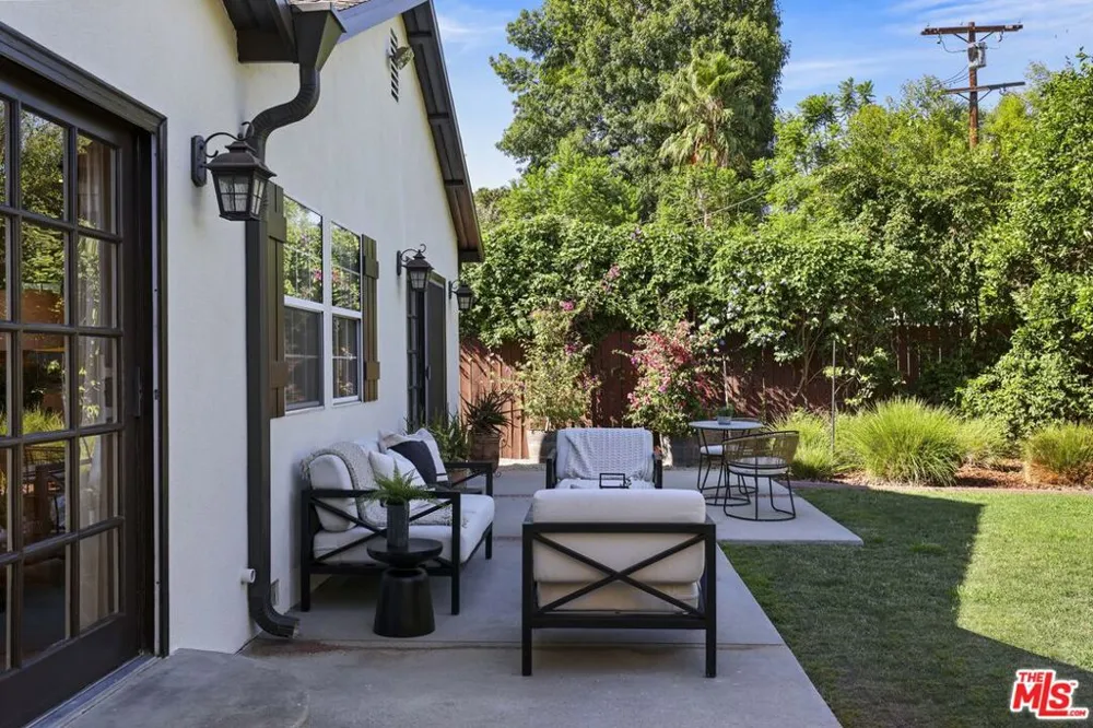 6820 Texhoma Avenue Lake Balboa, CA 91406