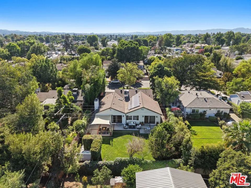 6820 Texhoma Avenue Lake Balboa, CA 91406