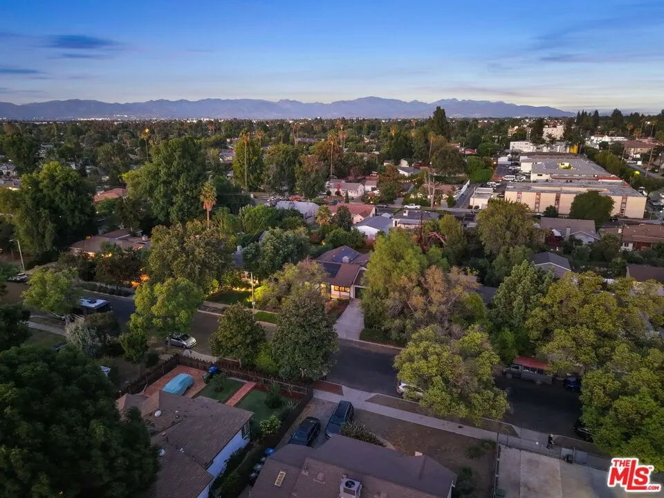 6820 Texhoma Avenue Lake Balboa, CA 91406