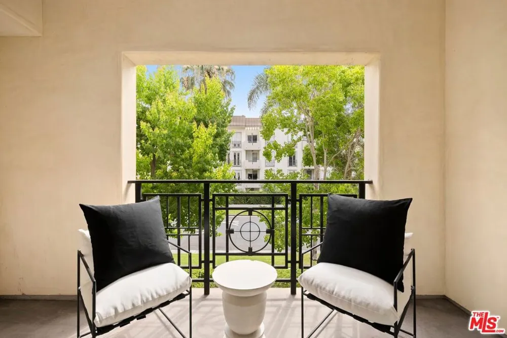 225 S Hamilton Drive #102 Beverly Hills, CA 90211