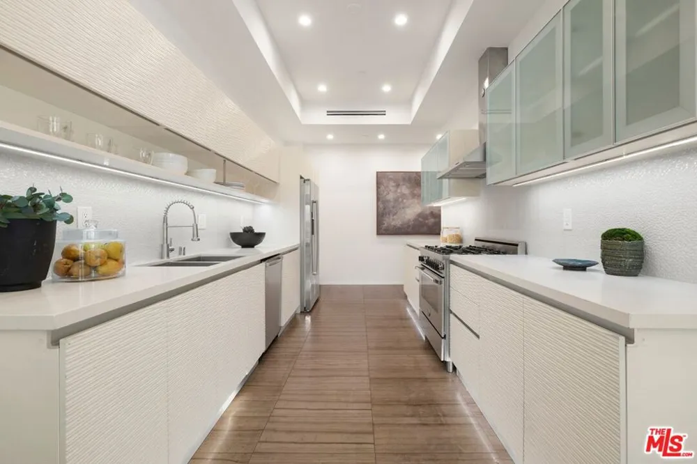 225 S Hamilton Drive #102 Beverly Hills, CA 90211