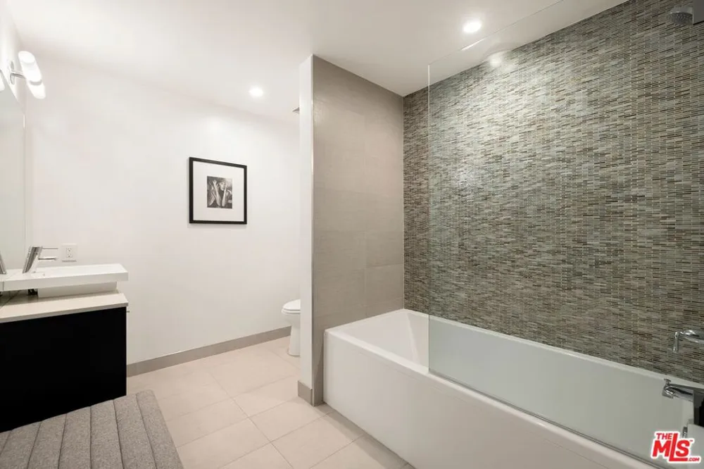 225 S Hamilton Drive #102 Beverly Hills, CA 90211
