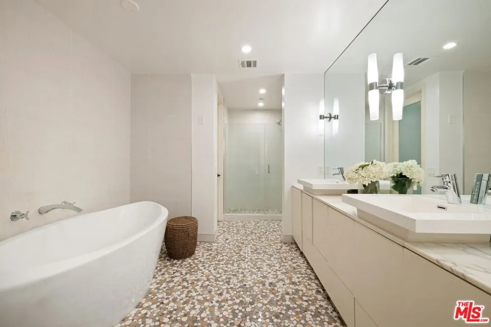 225 S Hamilton Drive #102 Beverly Hills, CA 90211