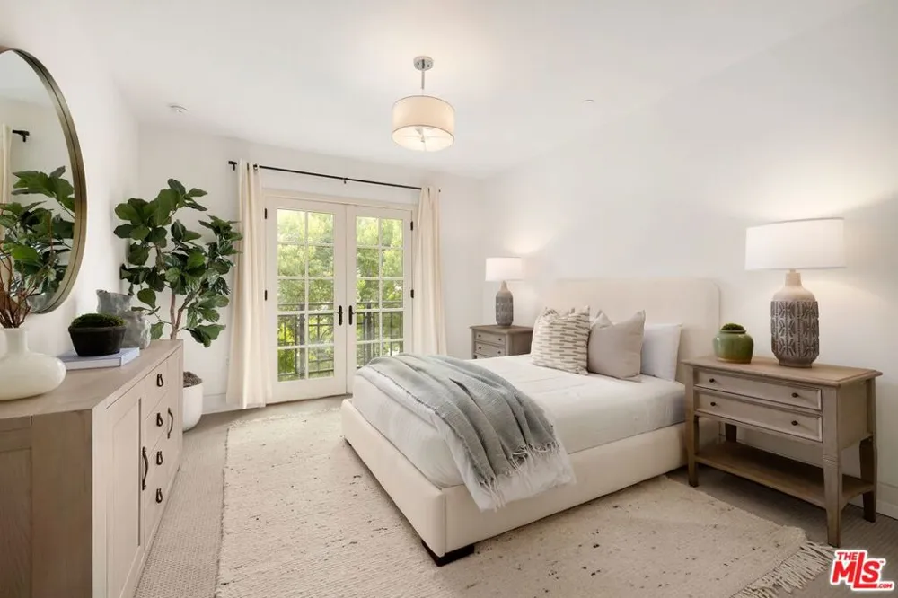 225 S Hamilton Drive #102 Beverly Hills, CA 90211