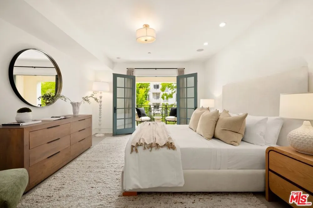 225 S Hamilton Drive #102 Beverly Hills, CA 90211
