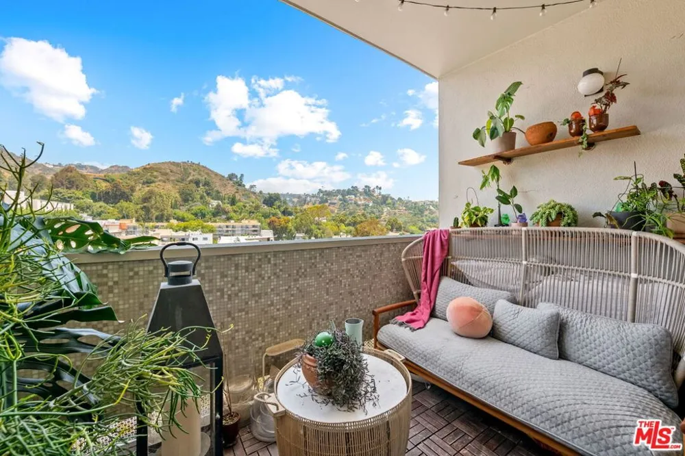 7250 Franklin Avenue #903 Los Angeles, CA 90046
