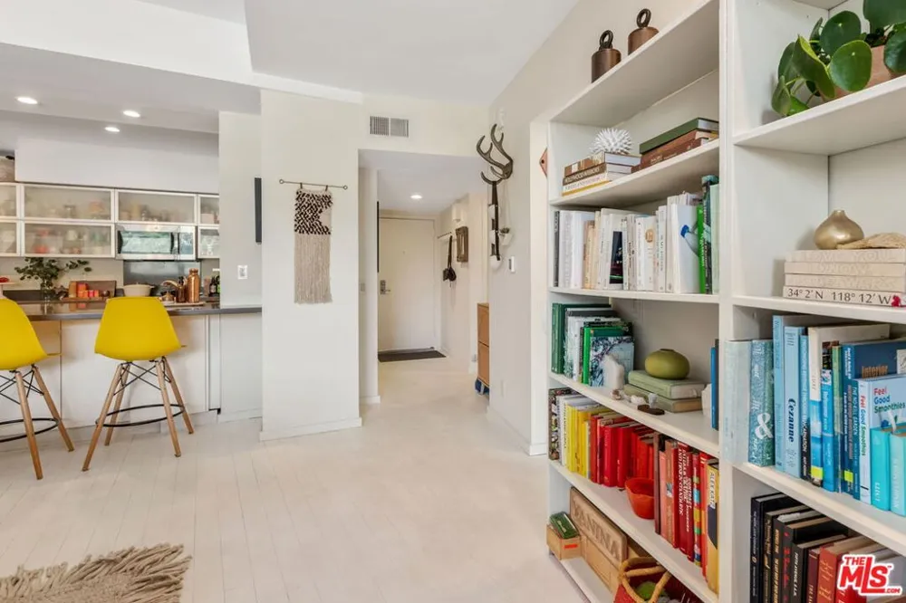 7250 Franklin Avenue #903 Los Angeles, CA 90046