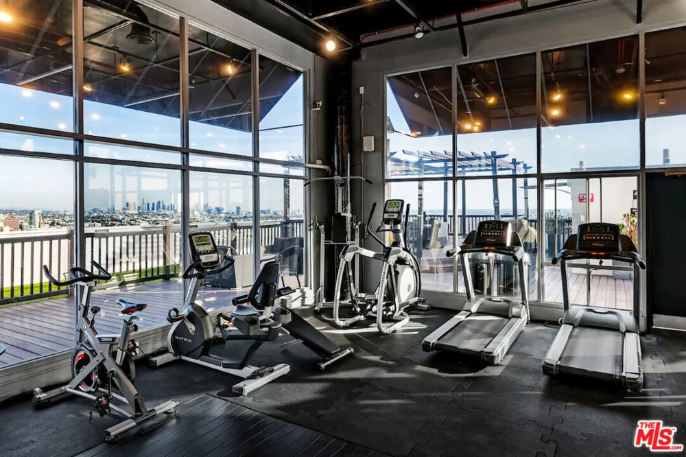 7250 Franklin Avenue #903 Los Angeles, CA 90046