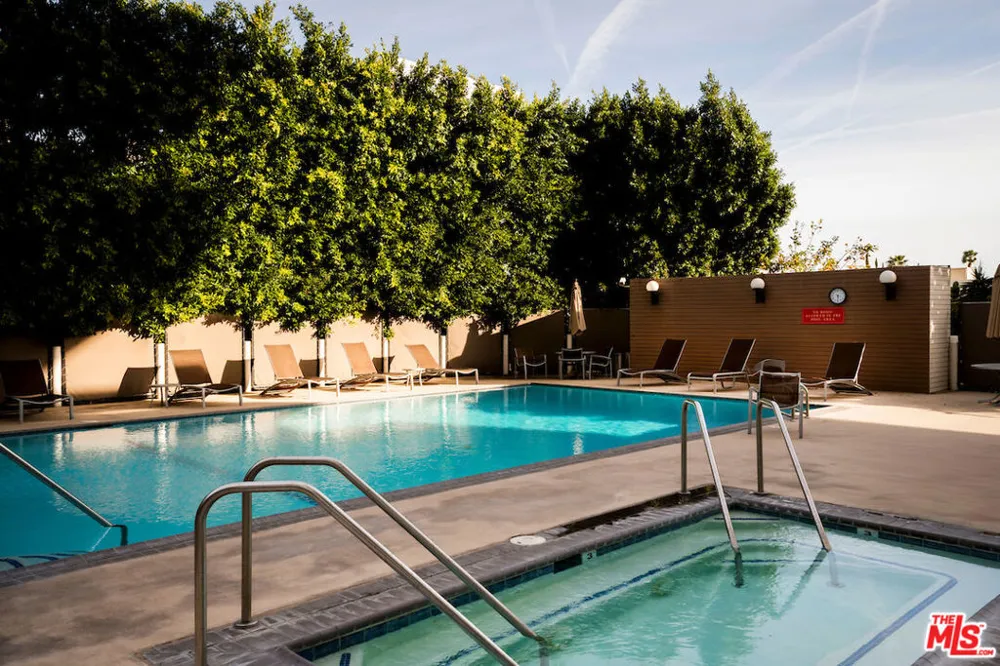 7250 Franklin Avenue #903 Los Angeles, CA 90046