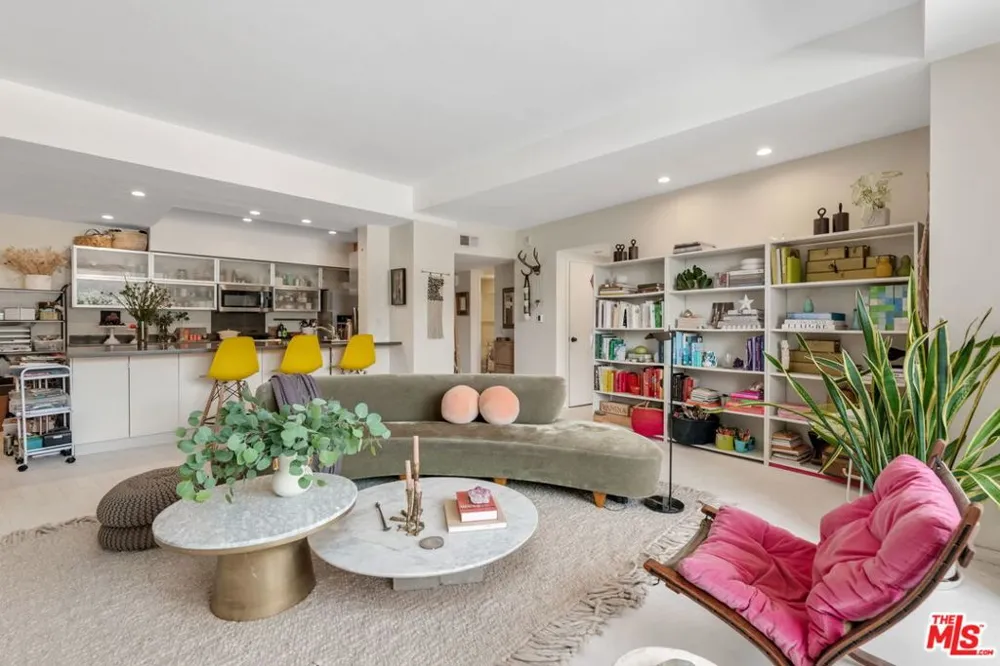 7250 Franklin Avenue #903 Los Angeles, CA 90046