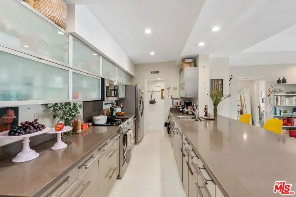 7250 Franklin Avenue #903 Los Angeles, CA 90046