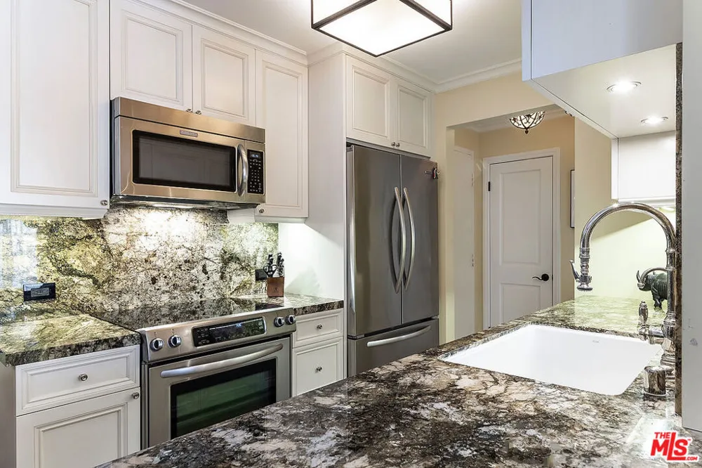 906 Doheny Drive #510 West Hollywood, CA 90069
