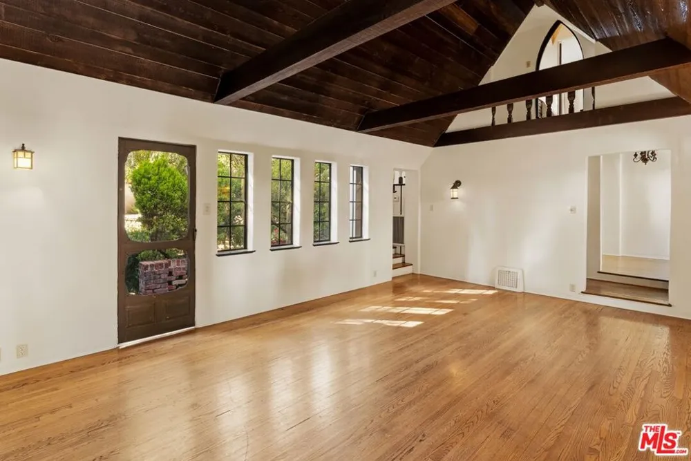 2057 Las Palmas Avenue Los Angeles, CA 90068