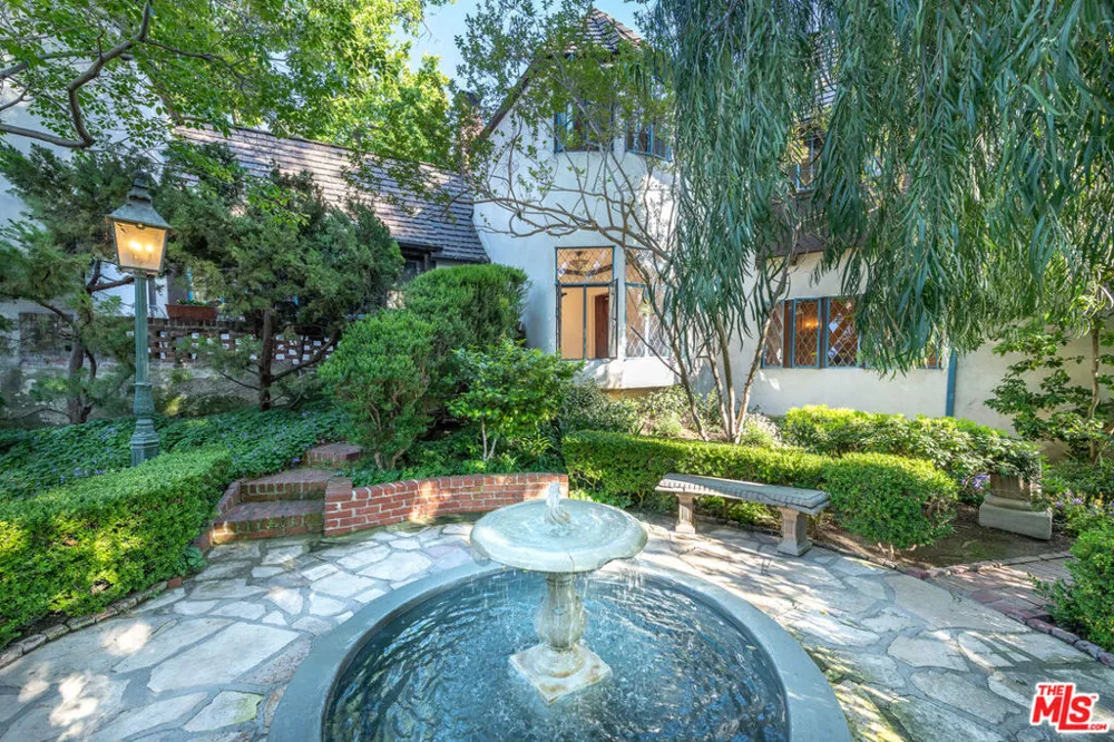 2057 Las Palmas Avenue Los Angeles, CA 90068