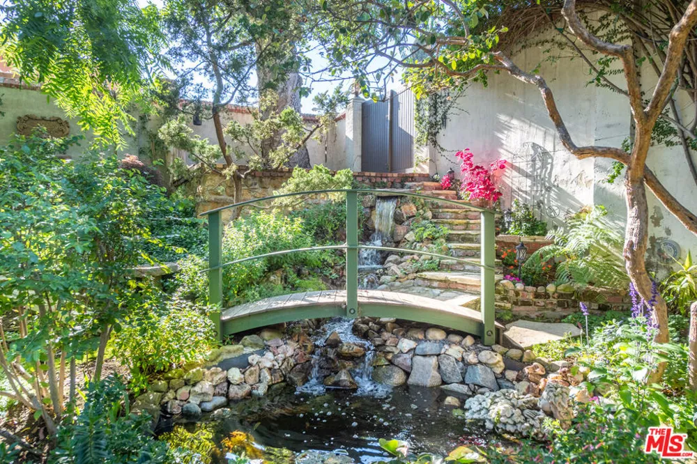 2057 Las Palmas Avenue Los Angeles, CA 90068
