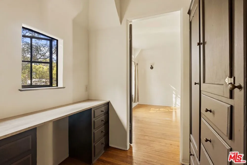 2057 Las Palmas Avenue Los Angeles, CA 90068