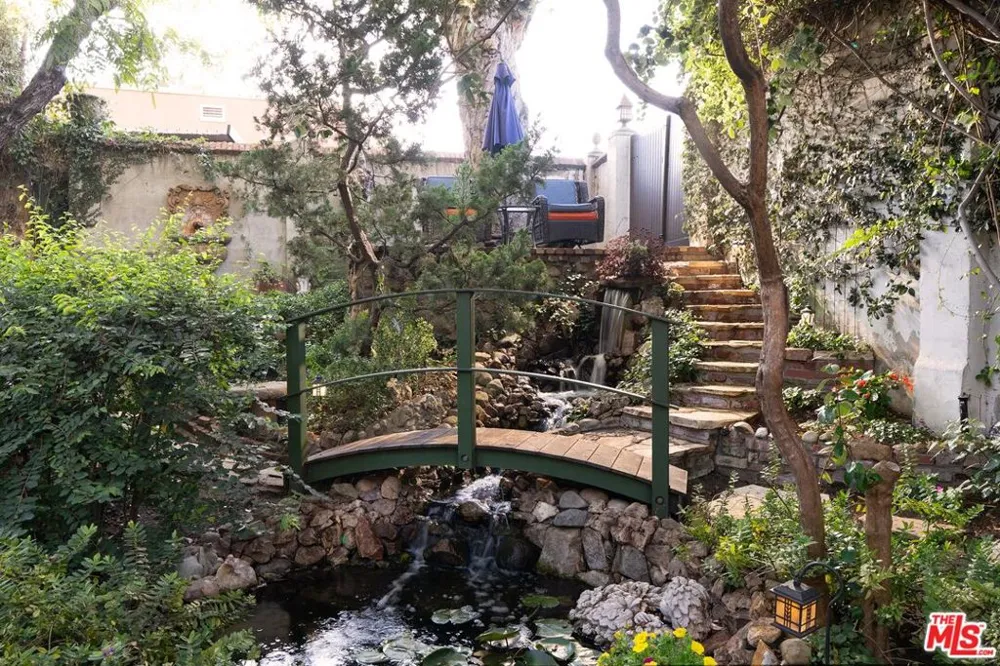 2057 Las Palmas Avenue Los Angeles, CA 90068