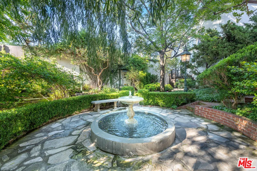 2057 Las Palmas Avenue Los Angeles, CA 90068