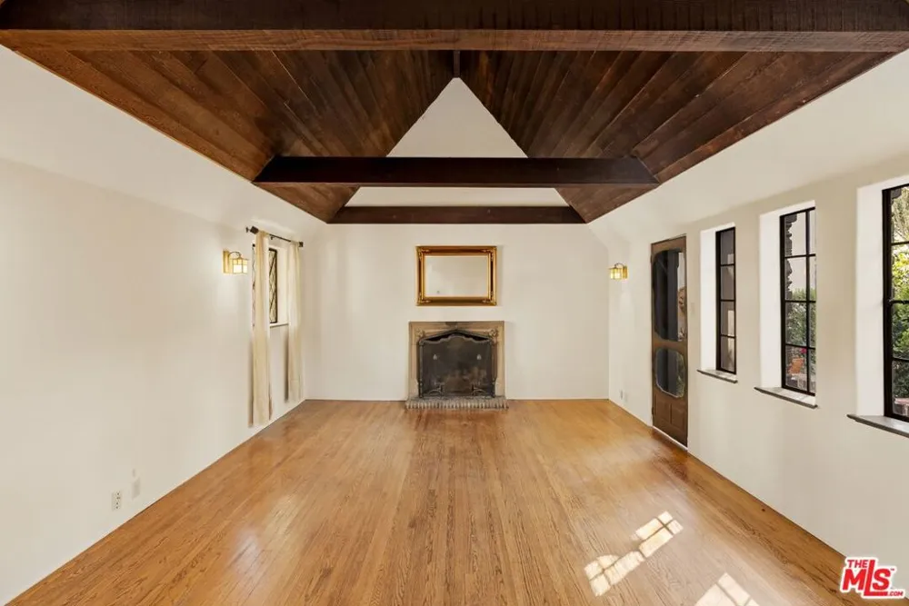 2057 Las Palmas Avenue Los Angeles, CA 90068