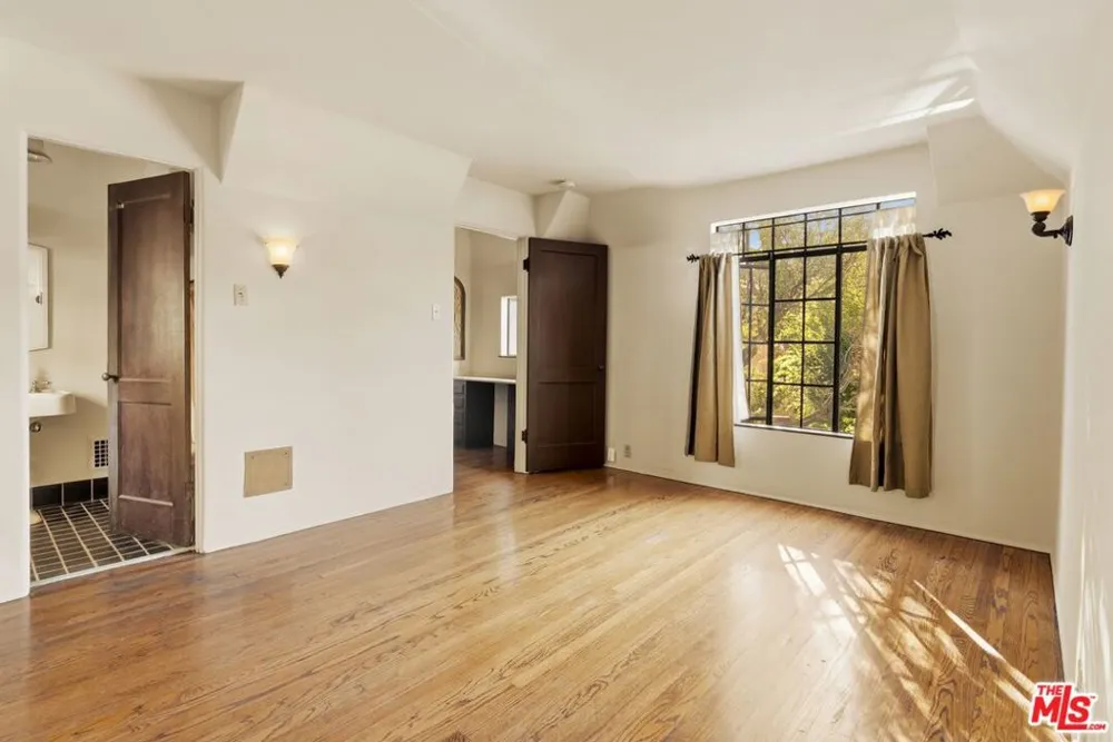 2057 Las Palmas Avenue Los Angeles, CA 90068