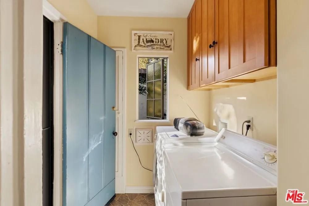 2057 Las Palmas Avenue Los Angeles, CA 90068