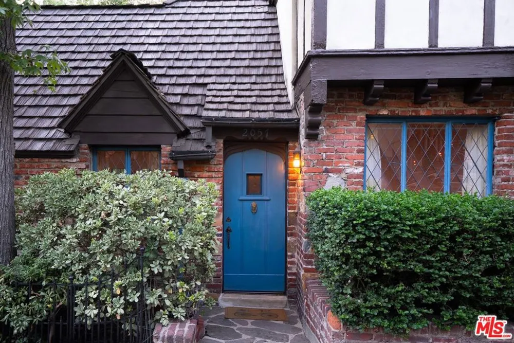 2057 Las Palmas Avenue Los Angeles, CA 90068