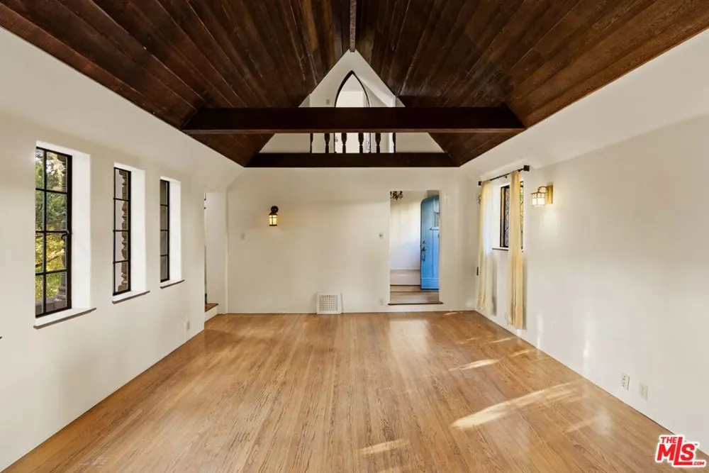 2057 Las Palmas Avenue Los Angeles, CA 90068