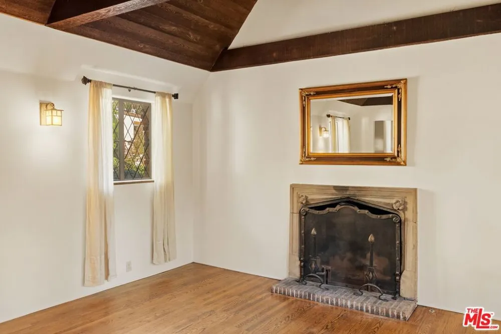 2057 Las Palmas Avenue Los Angeles, CA 90068