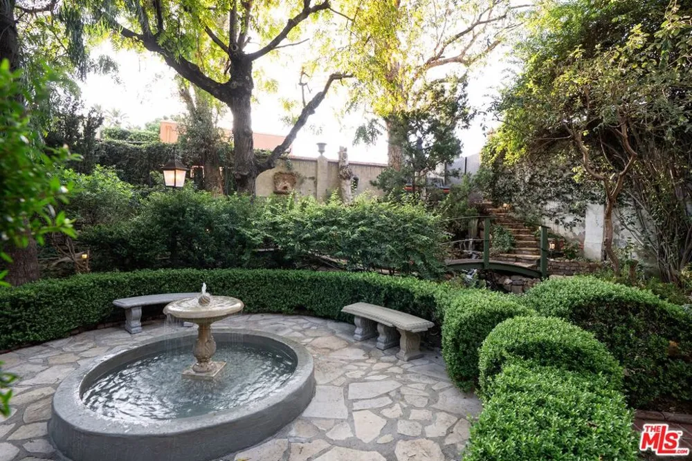 2057 Las Palmas Avenue Los Angeles, CA 90068