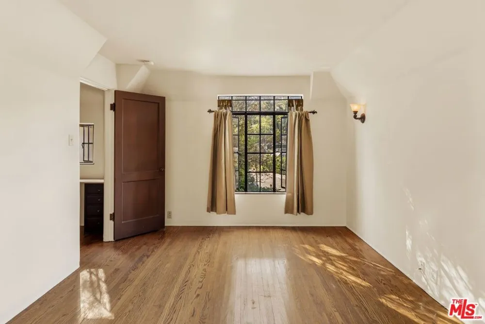 2057 Las Palmas Avenue Los Angeles, CA 90068