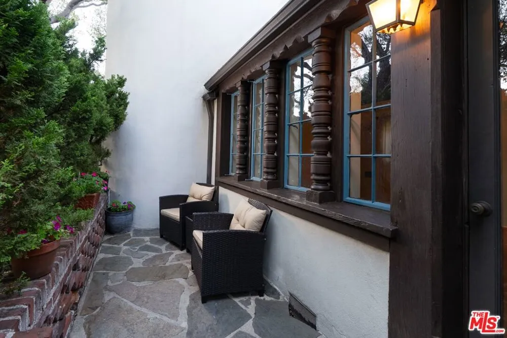 2057 Las Palmas Avenue Los Angeles, CA 90068