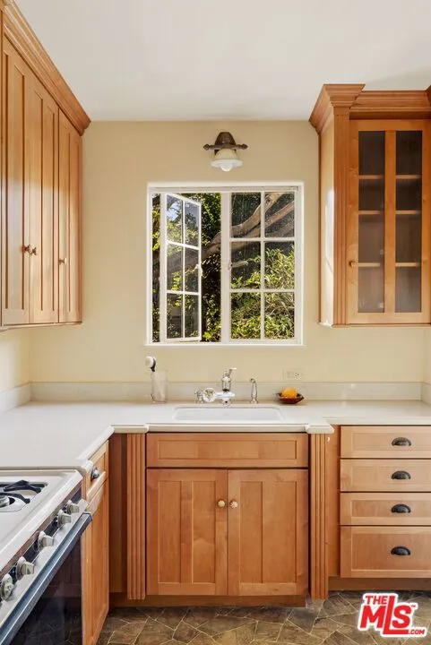 2057 Las Palmas Avenue Los Angeles, CA 90068